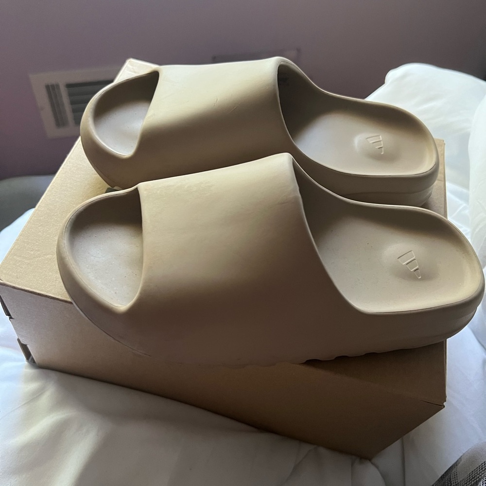 Yeezy slide size 6 pure